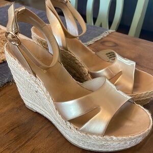 Gold wedges